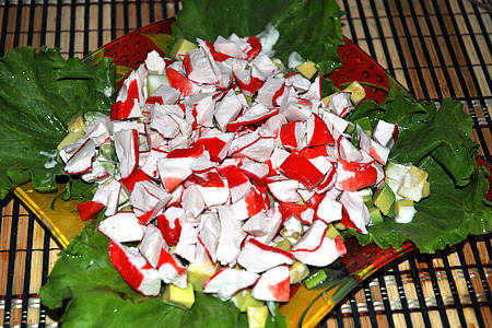 рецепт приготовления новогоднего салата из крабового мяса и авокадо