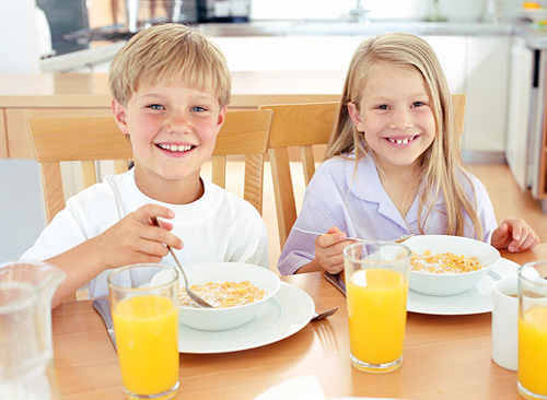Как можно приучить ребенка к правильному и здоровому питанию