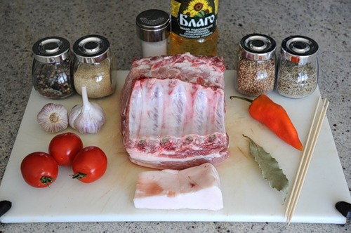 Как приготовить свиную корейку в духовке с гарниром