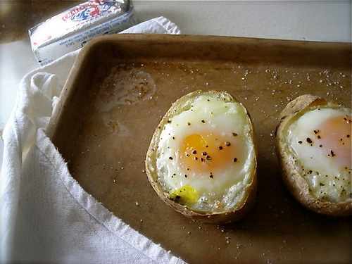 Яйца в картофеле