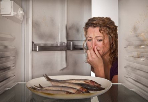 Как избавиться от запаха рыбы в посуде