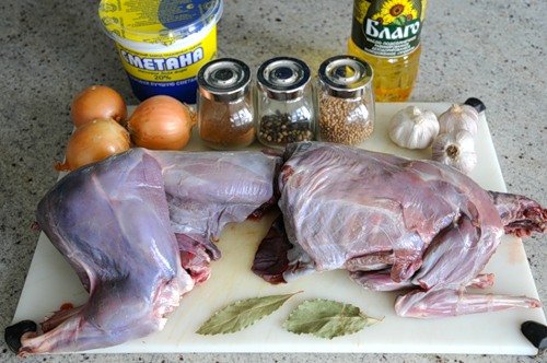 Как приготовить мясо зайца тушеное в сметане
